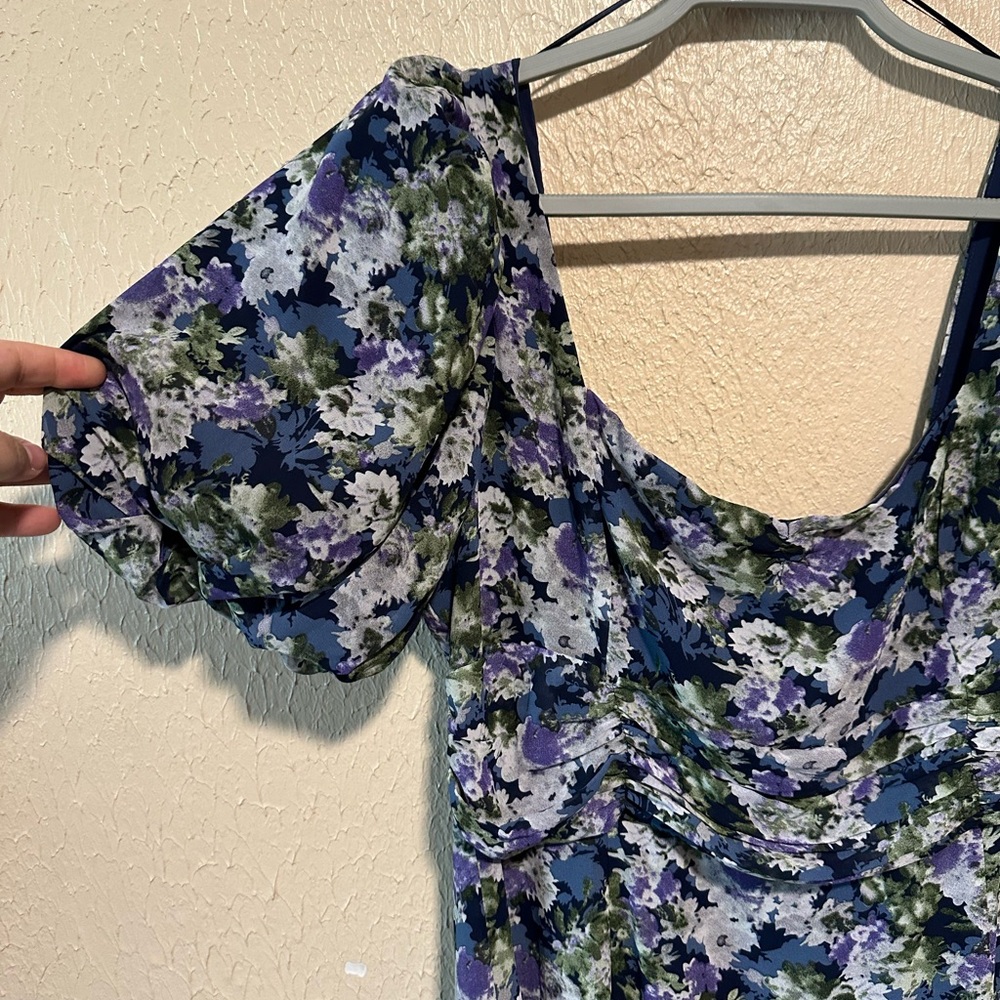 Astr‎ The Label Dress Asymmetrical Hem Floral Midi
Size XL Smocked - Picture 3 of 8